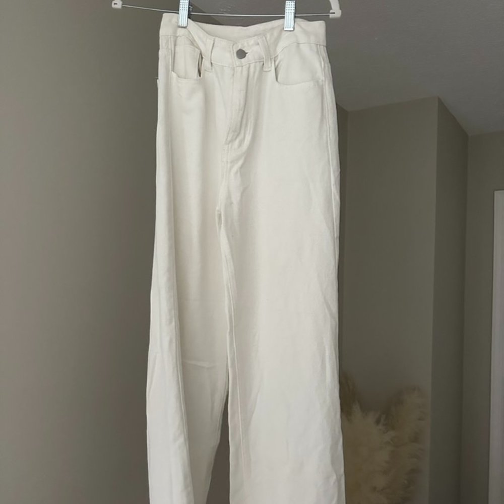 White Momjeans